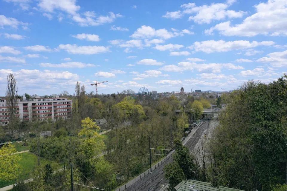 Attika-Maisonette mit unverbaubarem Weitblick über Binningen & Basel