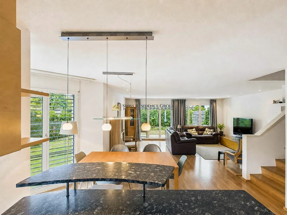 Living in the green by Lake Zurich - spacious - in a family-friendly location