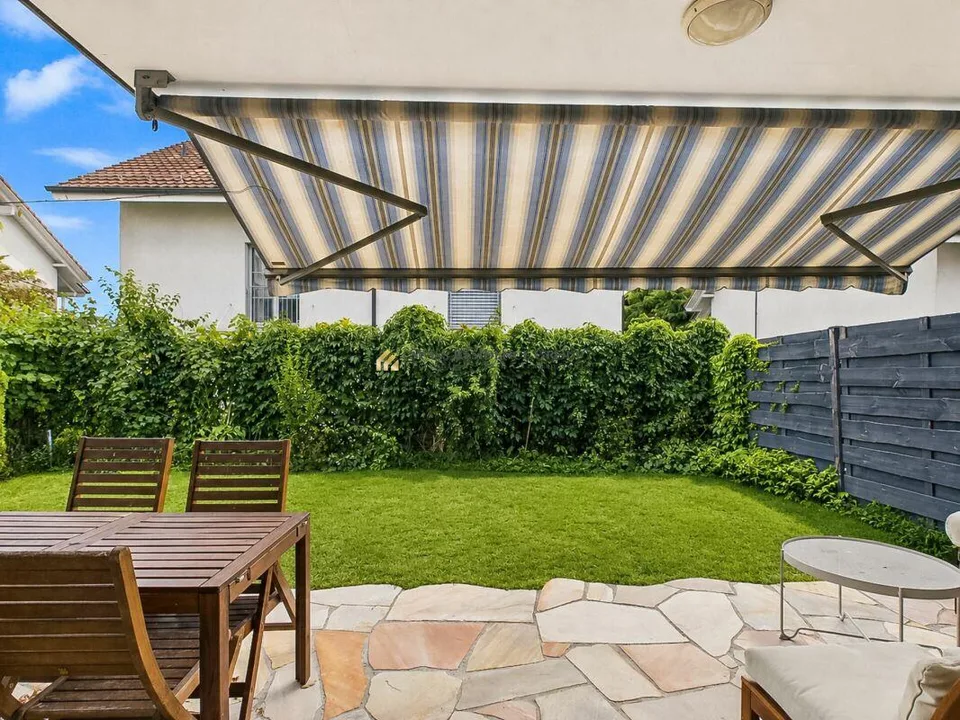 Living in the green by Lake Zurich - spacious - in a family-friendly location