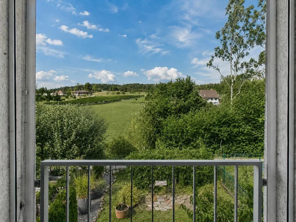 Living in the green by Lake Zurich - spacious - in a family-friendly location