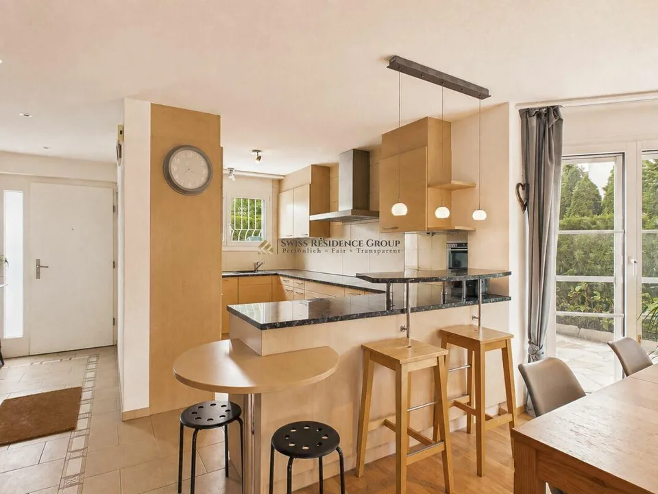 Living in the green by Lake Zurich - spacious - in a family-friendly location