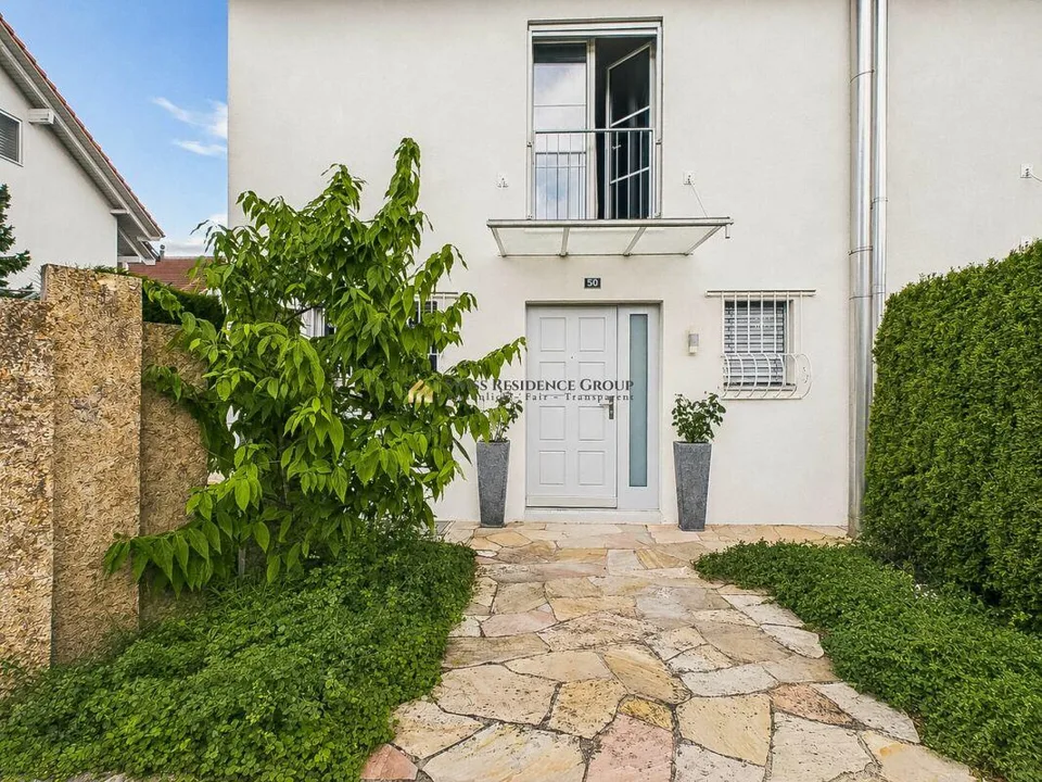 Living in the green by Lake Zurich - spacious - in a family-friendly location