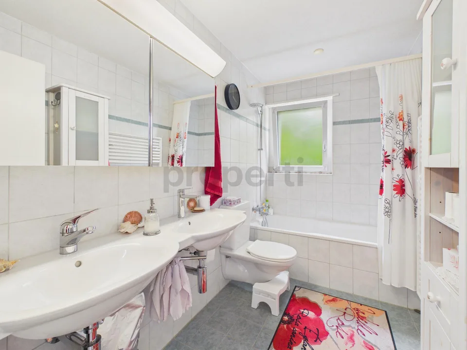 Bright apartment with plenty of space and a great view