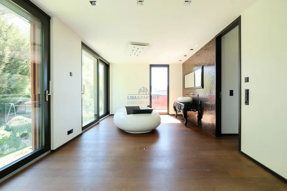 Bruderholz: Exklusive Design-Attikawohnung mit Panoramablick