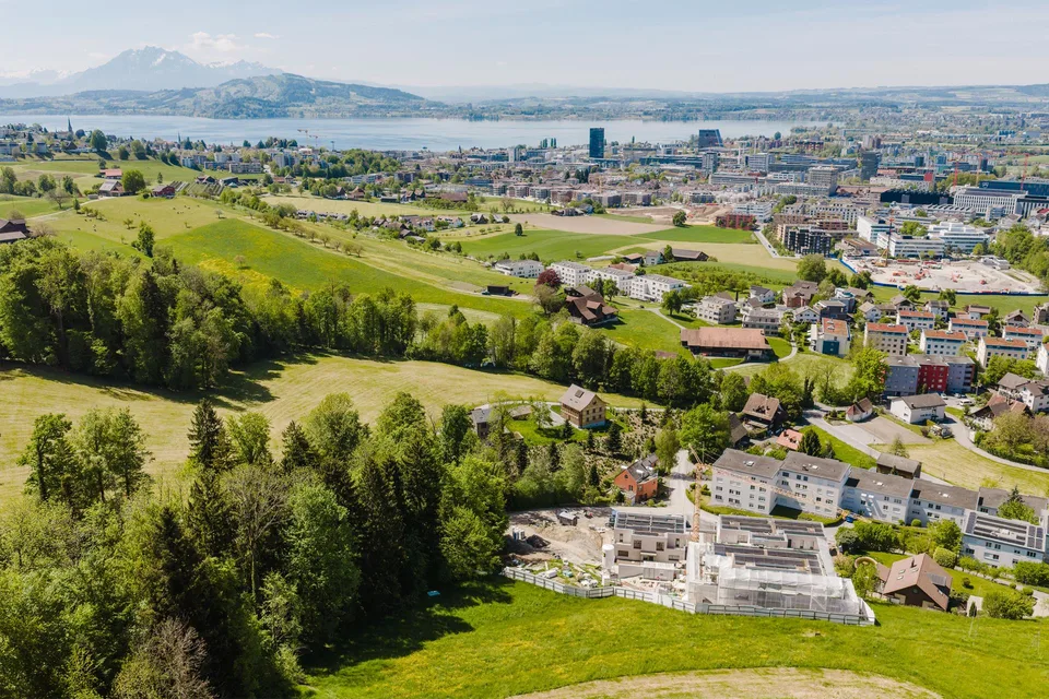 Appartement attique exclusif de 3,5 pièces avec grande terrasse