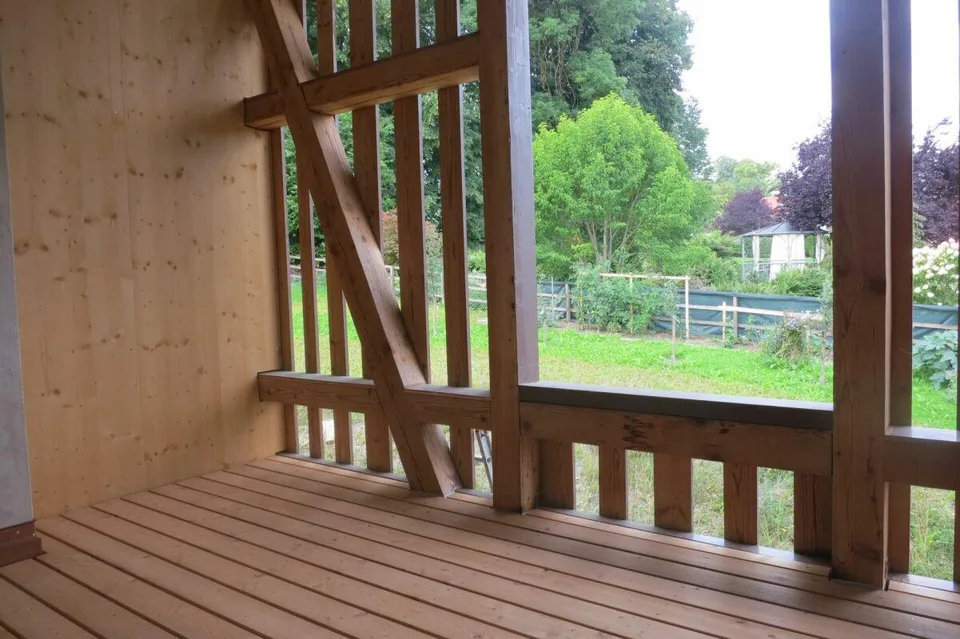 Einzigartiges Wohnambiente - 2½ Zimmer mit Holzelementen und Loggia