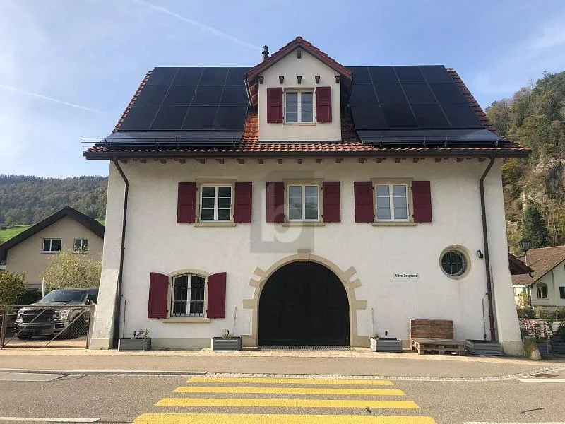 EHEMALIGES ZEUGHAUS AUF VIER ETAGEN MIT LIFT