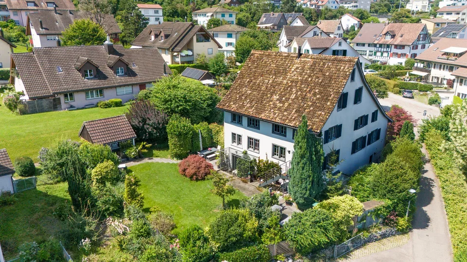 12 Zimmer Einfamilienhaus in Oberrieden – Foto 2 von 10