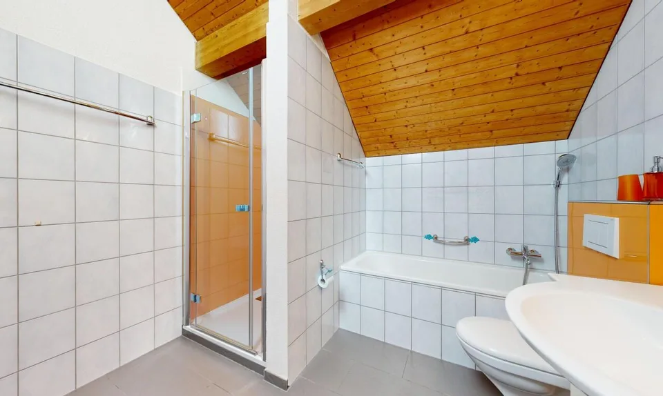 Lichtdurchflutete 3.5-Zimmer-Dachgeschosswohnung in Affoltern am Albis – Foto 8 von 11