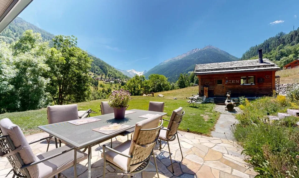 Chalet authentique avec dépendance de charme