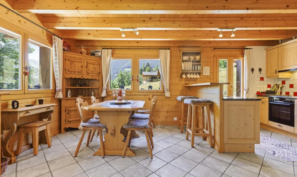 Chalet authentique avec dépendance de charme