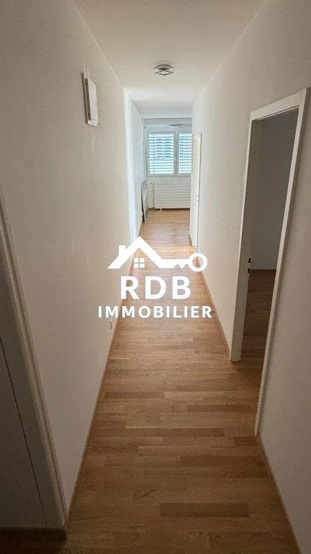 Appartement de 5 pièces au 4ème étage situé à Acacias 1227
