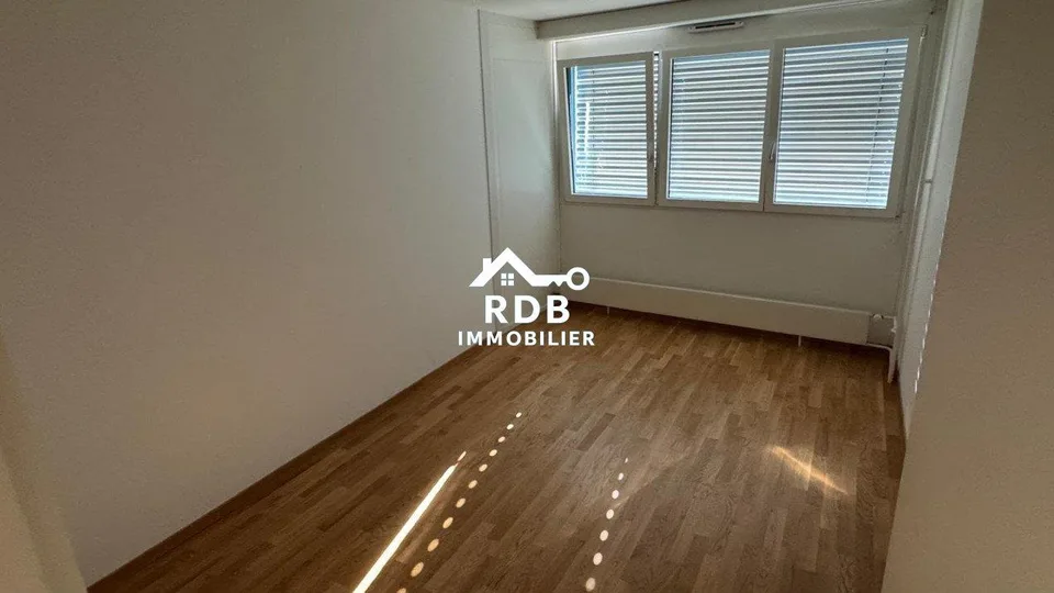 Appartement de 5 pièces au 4ème étage situé à Acacias 1227