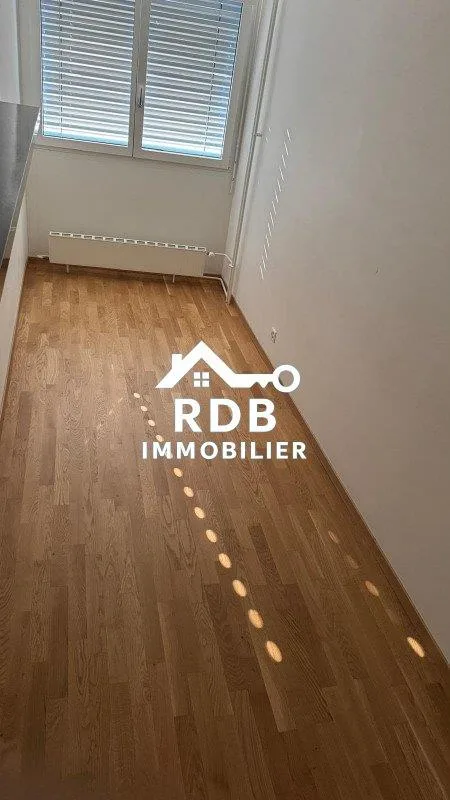 Appartement de 5 pièces au 4ème étage situé à Acacias 1227
