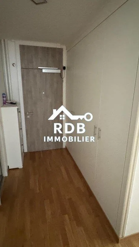 Appartement de 5 pièces au 4ème étage situé à Acacias 1227