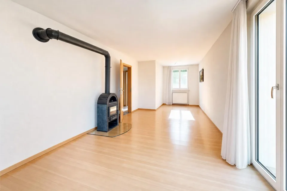 gepflegtes Einfamilienhaus mit drei Garagen und Umschwung