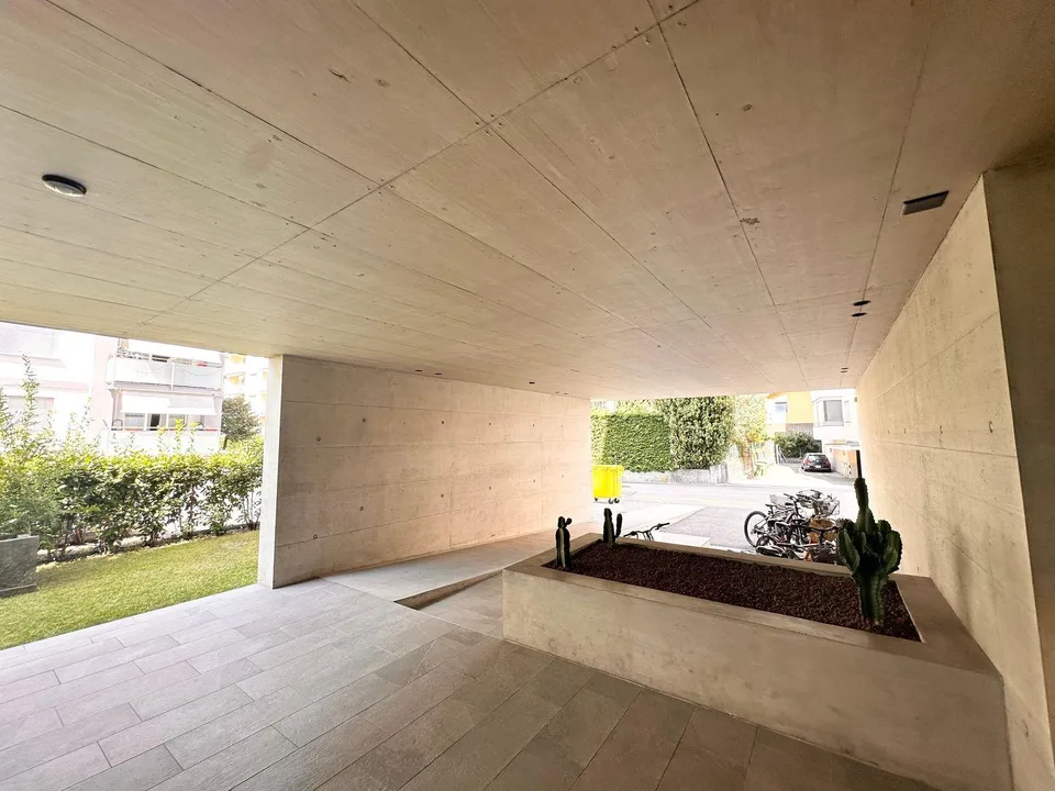 Attico moderno con 40 m² di terrazza e vista panoramica su Locarno ...
