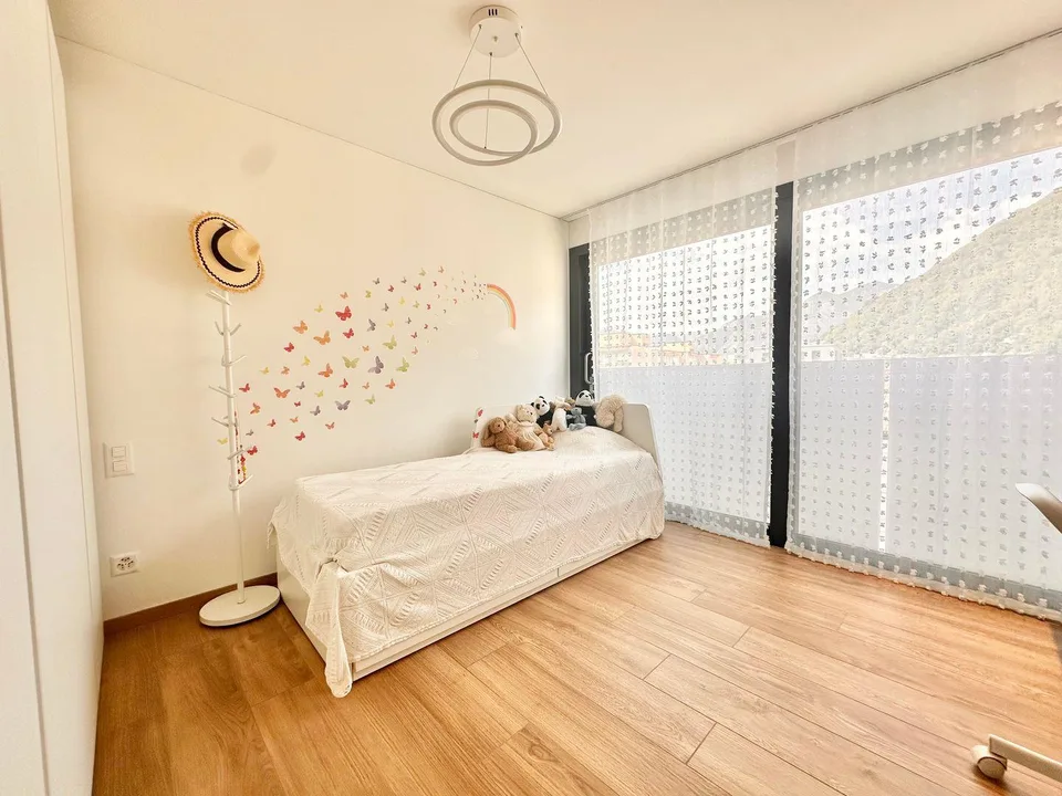 Attico moderno con 40 m² di terrazza e vista panoramica su Locarno ...