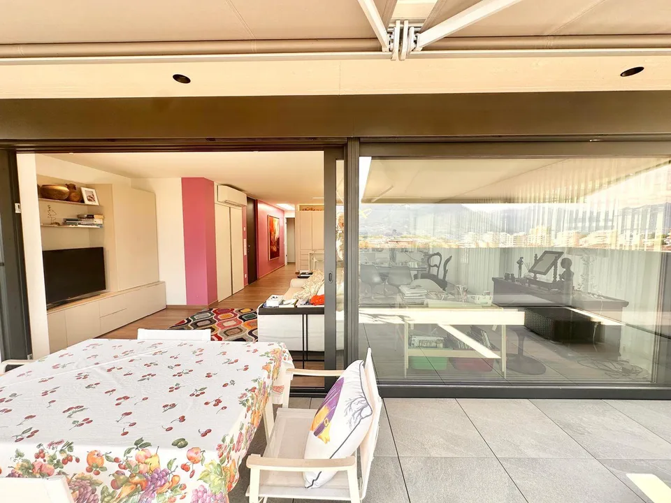 Attico moderno con 40 m² di terrazza e vista panoramica su Locarno ...