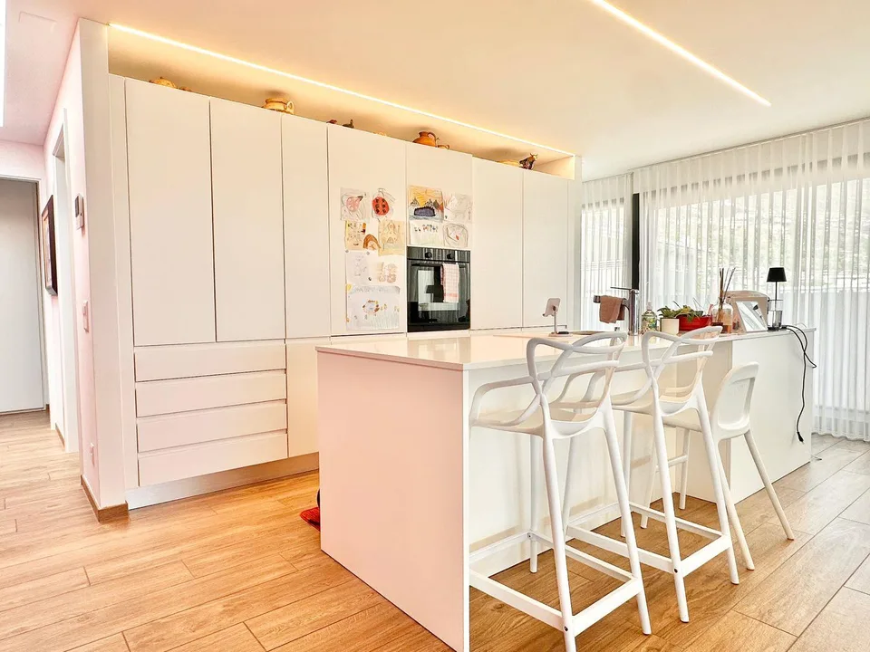 Attico moderno con 40 m² di terrazza e vista panoramica su Locarno ...