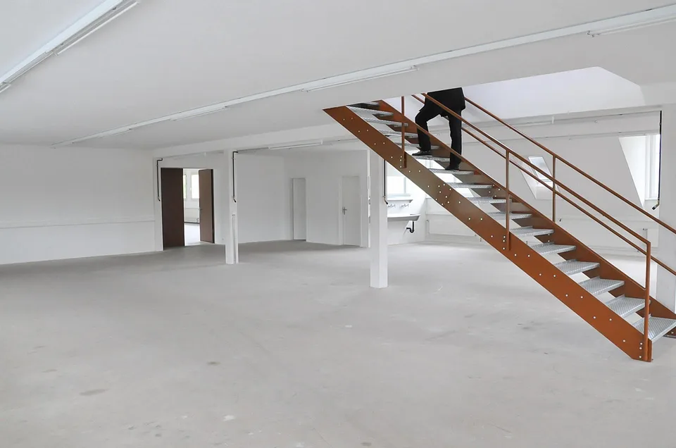 Helle Gewerbe-/Bürofläche 272.5m2 – Foto 5 von 7