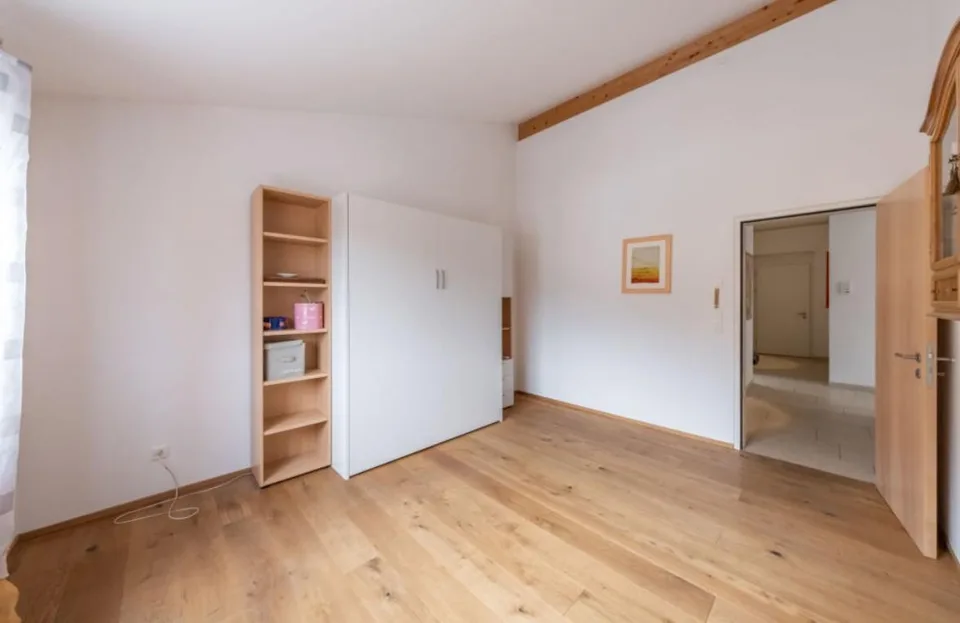 Neuwertige 4.5-Zimmer Attika-Wohnung zu vermieten