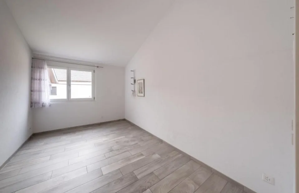 Neuwertige 4.5-Zimmer Attika-Wohnung zu vermieten