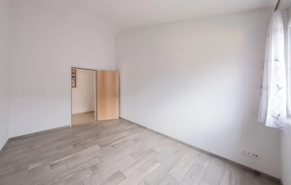 Neuwertige 4.5-Zimmer Attika-Wohnung zu vermieten