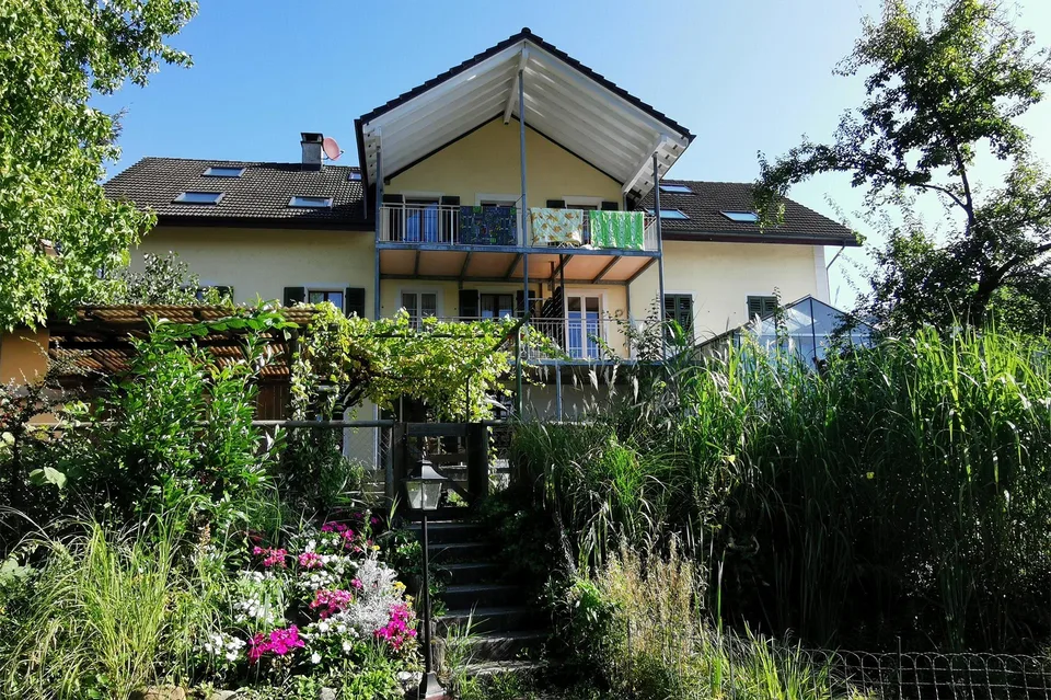 Frisch renovierte 4-Zi Wg mit Balkon und Gemeinschaftsgarten