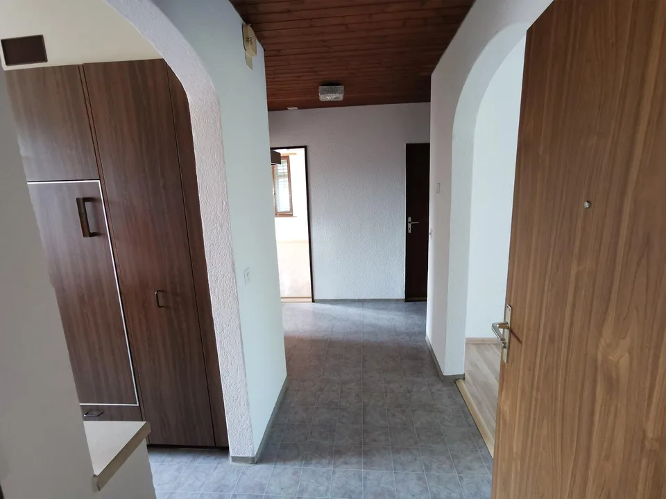 Frisch renovierte 4-Zi Wg mit Balkon und Gemeinschaftsgarten