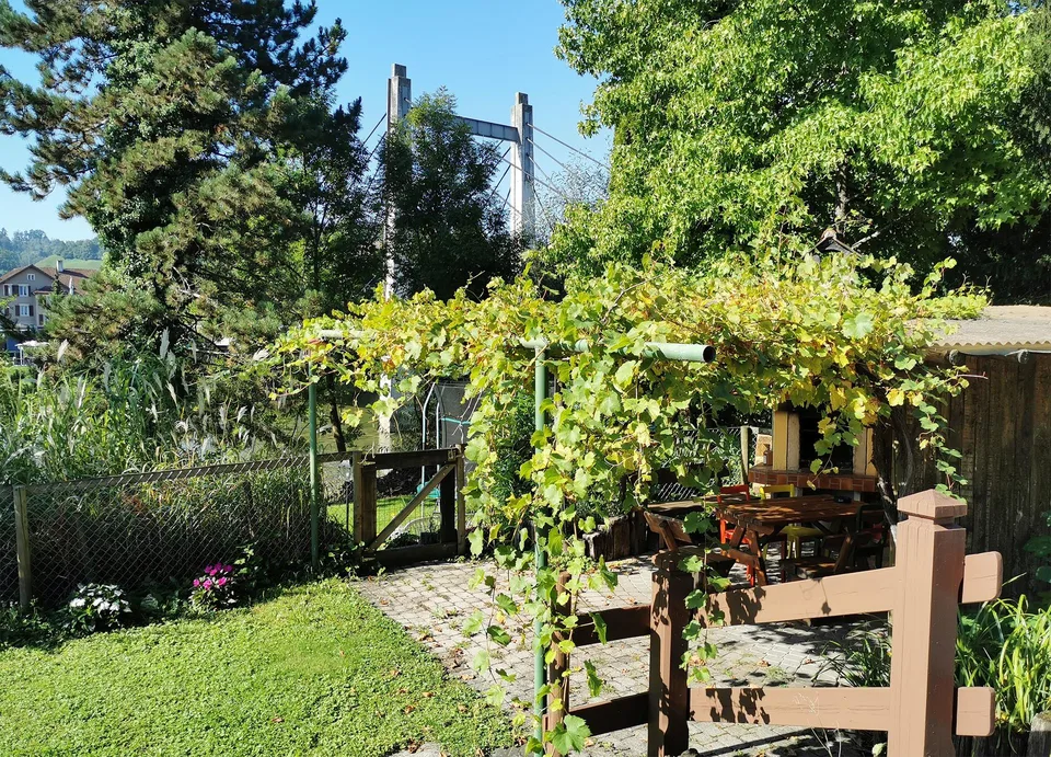 Frisch renovierte 4-Zi Wg mit Balkon und Gemeinschaftsgarten