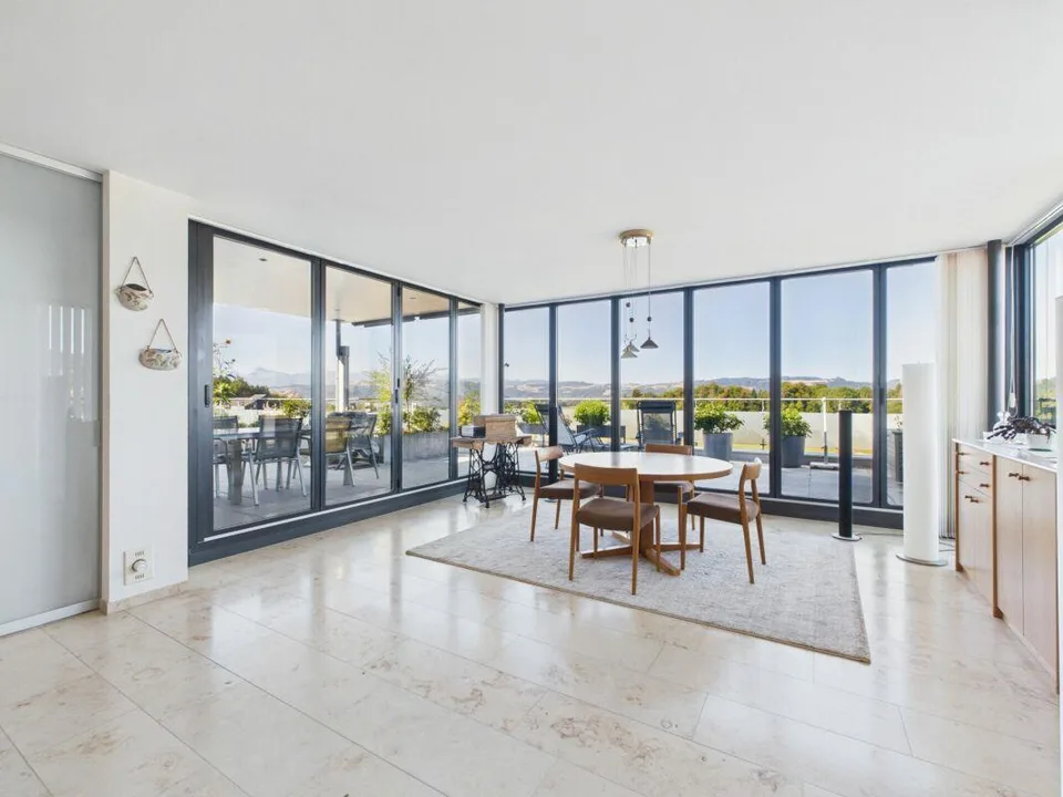 Exclusive 5½-room terrace house with a far-reaching view – photo 5 of 18