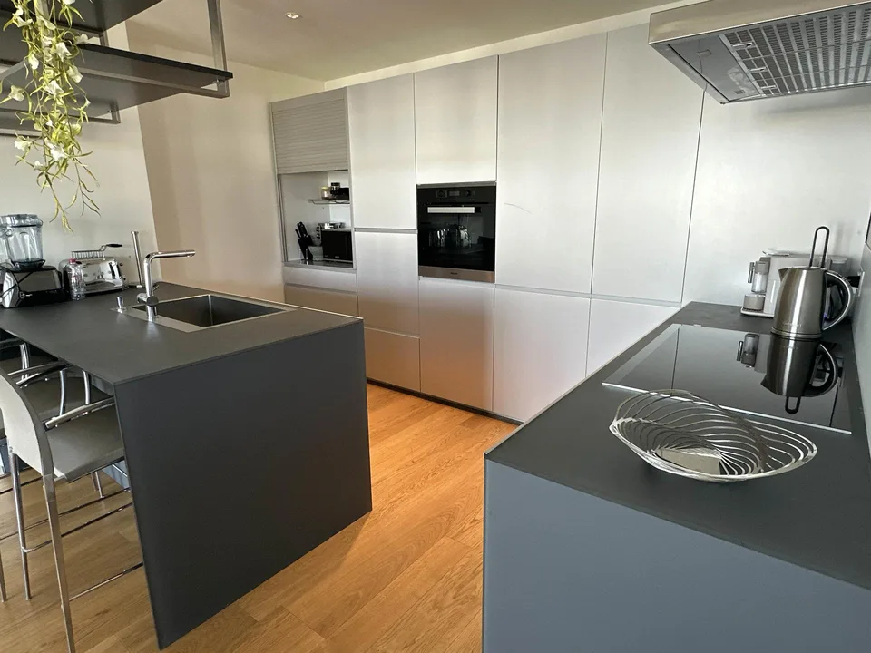 Grande attico con vista lago e terrazza tetto – Foto 11 von 11