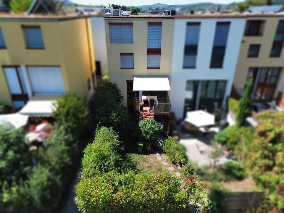 6.5-Zimmer-Doppelhaus mit Autoeinstellplatz – Foto 2 von 18