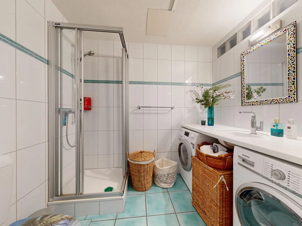 6.5-Zimmer-Doppelhaus mit Autoeinstellplatz – Foto 15 von 18