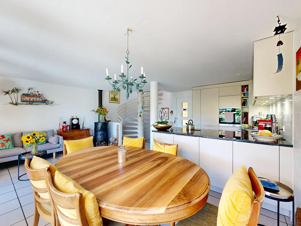 6.5-Zimmer-Doppelhaus mit Autoeinstellplatz – Foto 5 von 18