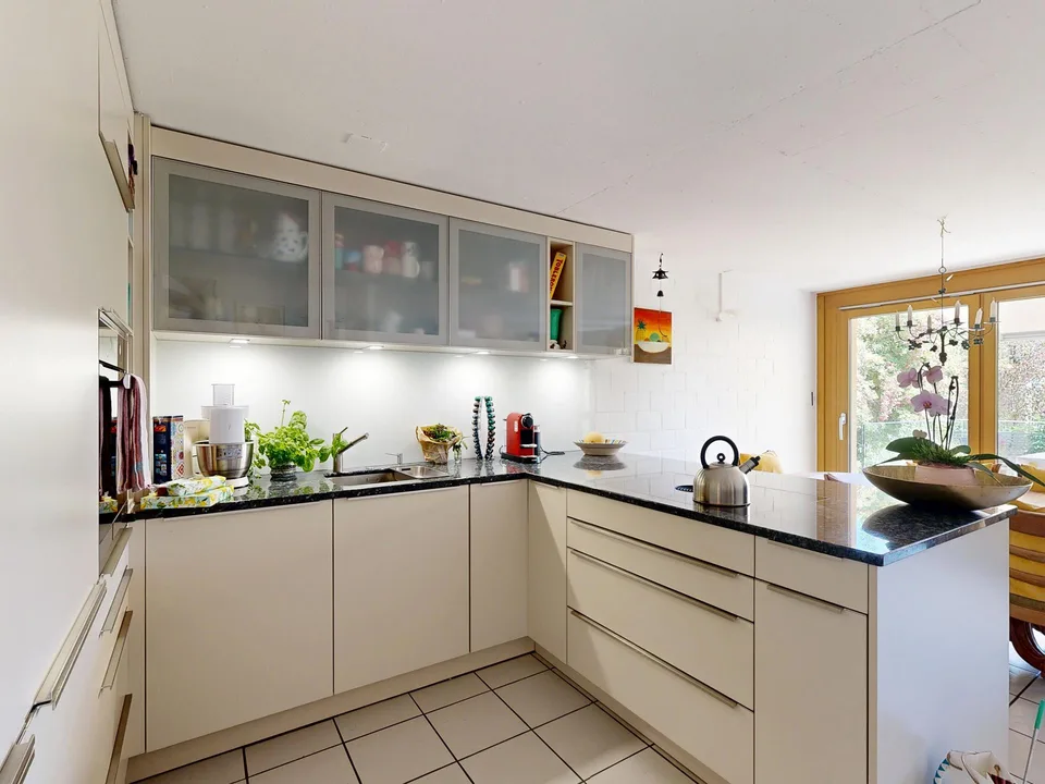 6.5-Zimmer-Doppelhaus mit Autoeinstellplatz – Foto 3 von 18