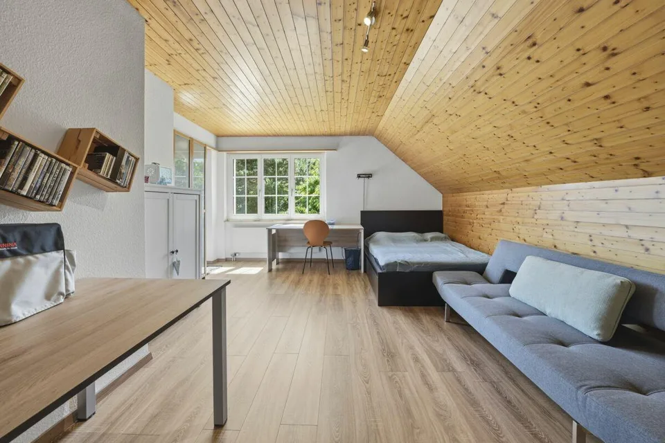 Freistehendes Familienhaus mit Charme, Privatsphäre und sonnigem G... – photo 19 of 30
