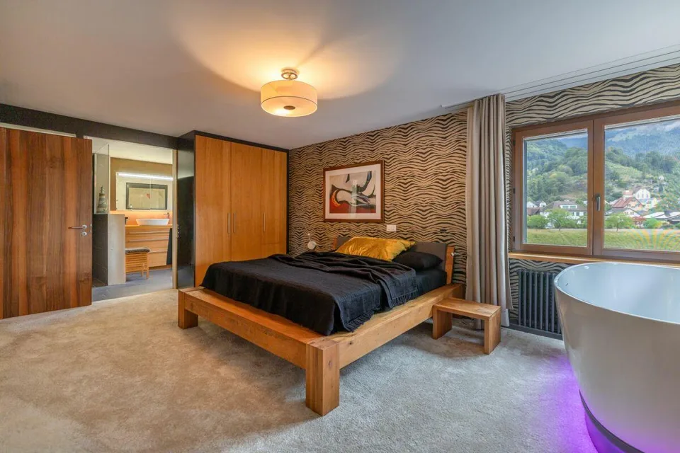 Exklusive Residenz mit Pool und privater Gartenidylle – Foto 10 von 13