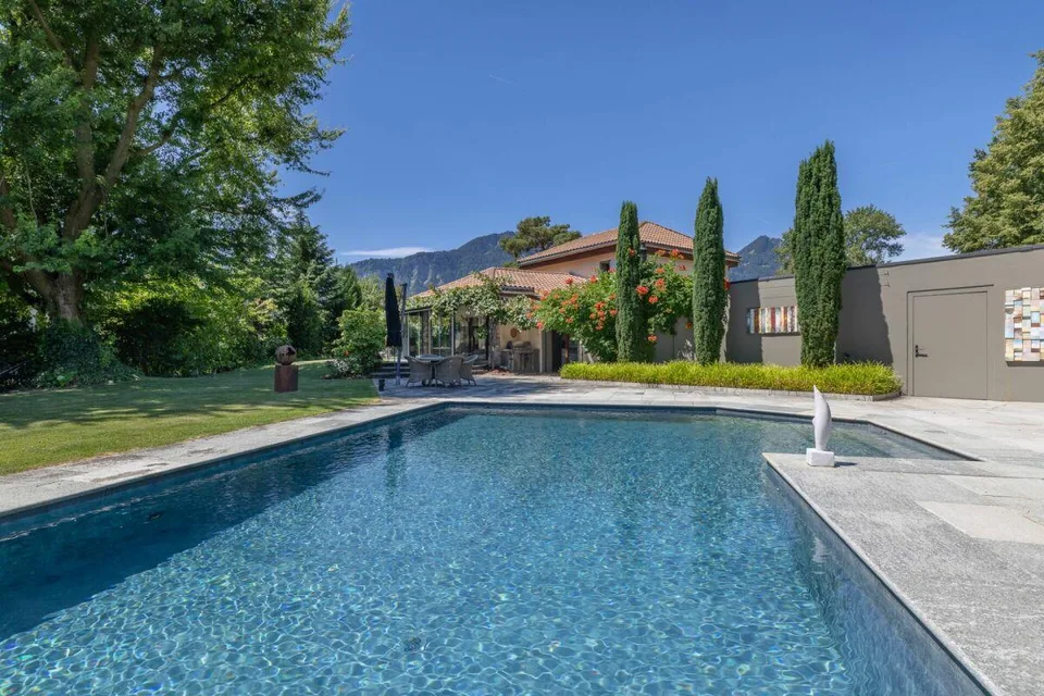 Exklusive Residenz mit Pool und privater Gartenidylle – Foto 4 von 13