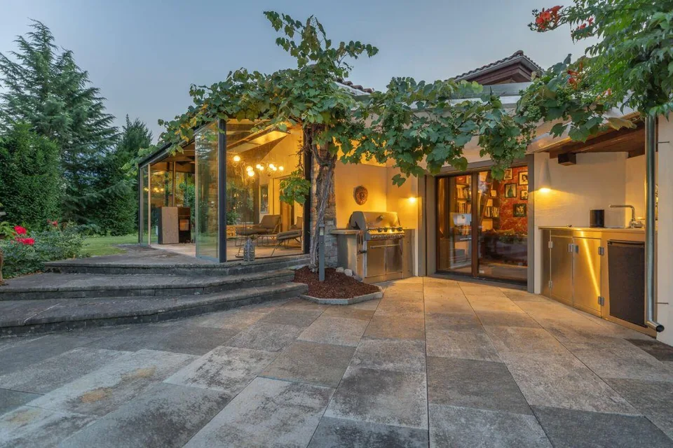 Exklusive Residenz mit Pool und privater Gartenidylle – Foto 5 von 13