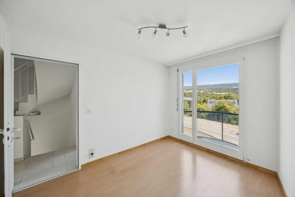 Maison individuelle en rangée moderne de 5 ½ pièces avec garage et belle vue – photo 8 sur 10