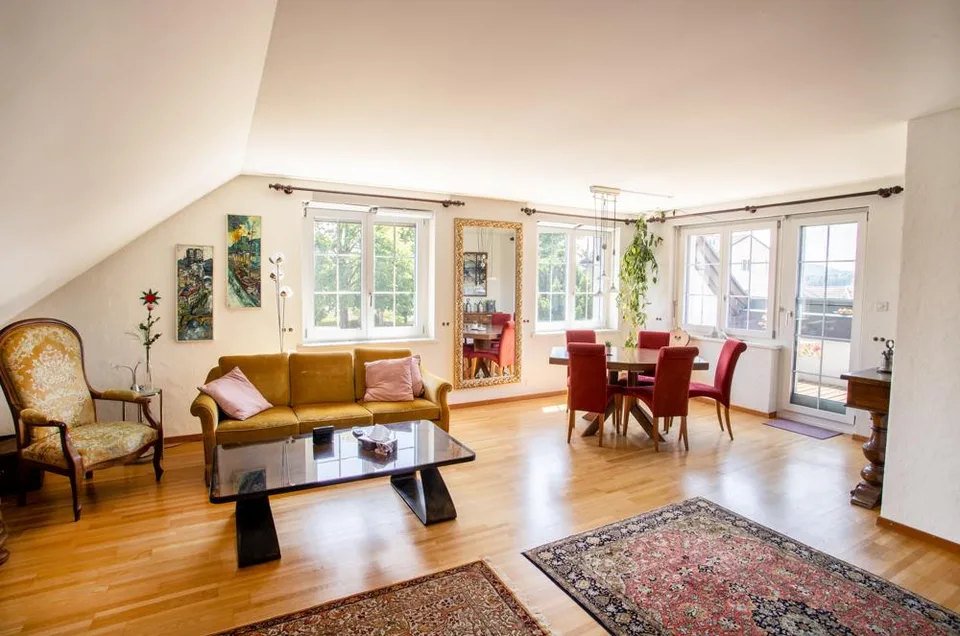 Heimelige Dachgeschosswohnung für Eigennutzer oder Kapitalanleger – Foto 2 von 6