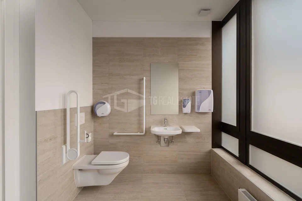MODERNO UFFICIO DI 7 LOCALI A MOLINO NUOVO | MODERN 7-ROOM OFFICE I... – photo 13 sur 13