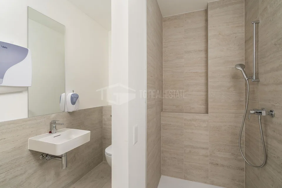 MODERNO UFFICIO DI 7 LOCALI A MOLINO NUOVO | MODERN 7-ROOM OFFICE I... – photo 3 sur 13