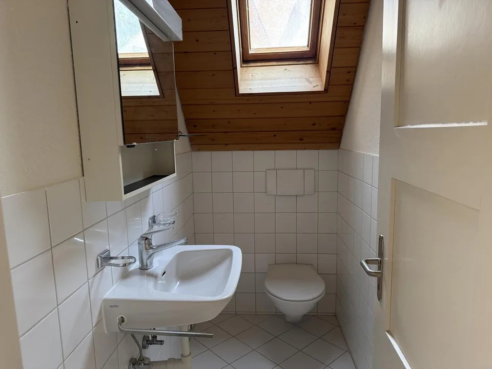 Charmante 5.5-Zimmer-Dachwohnung Nähe Bus und Naherholungsgebiet zu... – Foto 8 von 16