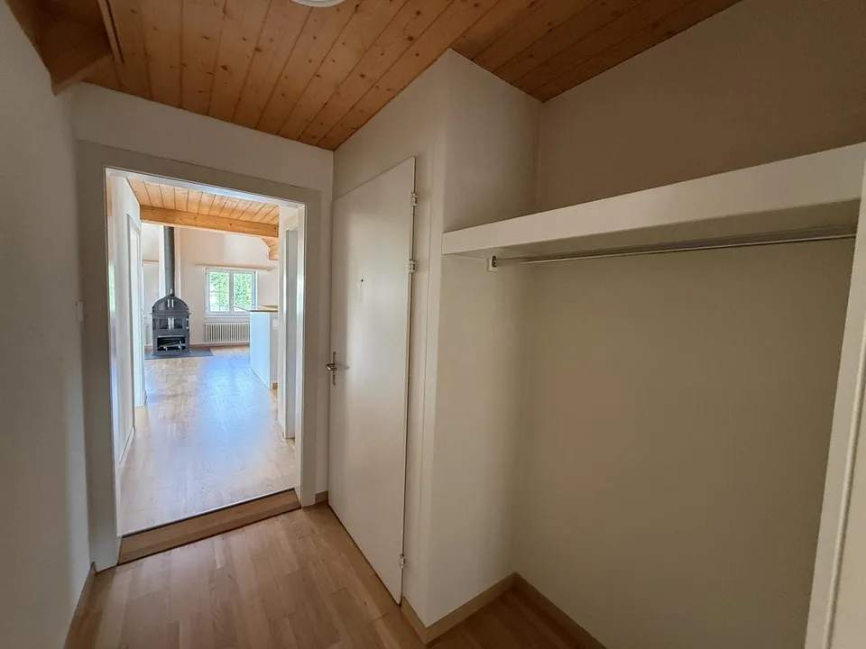 Charmante 5.5-Zimmer-Dachwohnung Nähe Bus und Naherholungsgebiet zu... – Foto 9 von 16