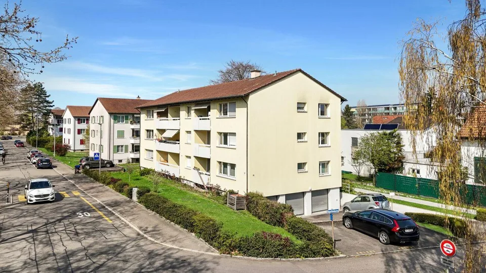 moderne 3.5-ZWG mit Balkon, Keller, Estrich, Waschmaschine und Parkplatz – Foto 13 von 13
