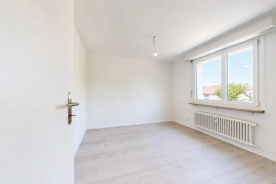 moderne 3.5-ZWG mit Balkon, Keller, Estrich, Waschmaschine und Parkplatz – Foto 8 von 13