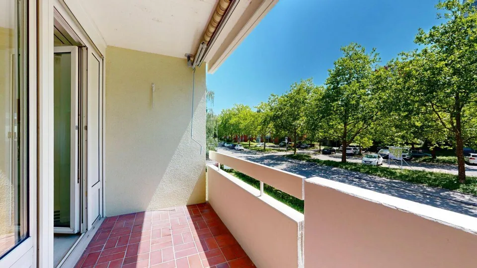 moderne 3.5-ZWG mit Balkon, Keller, Estrich, Waschmaschine und Parkplatz – Foto 11 von 13